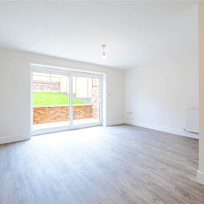 4 bed Semi Detached House for rent - Photo 1