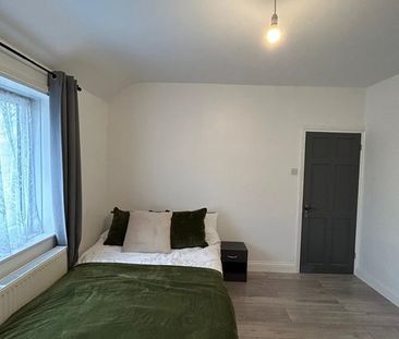 Room in a Shared House, Capstone Road, BR1 - Photo 3