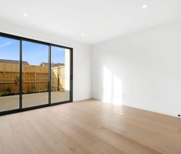 Stylish townhouse in prime Preston location. - Photo 1