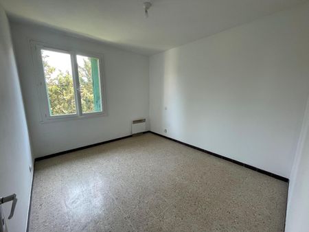 Location Appartement 3 pièces 64m² ST MAXIMIN LA STE BAUME 83470 - Photo 2