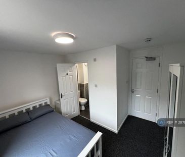 5 bedroom end of terrace house to rent - Photo 1