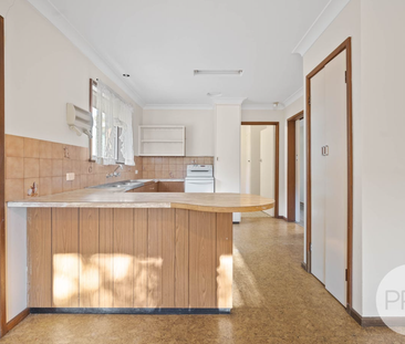 107 Red Hill Rd, Kooringal NSW 2650 - Photo 3