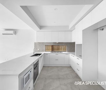 Brand New Modern 4-Bedroom Family Home in Prime Cranbourne Location! - Photo 6