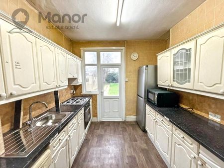 3 bedroom end of terrace house to rent - Photo 4