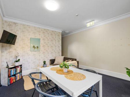 Redfern - Photo 4