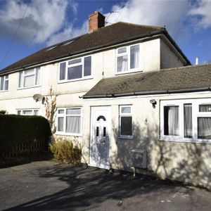 5 bedroom semi-detached house to rent - Photo 2