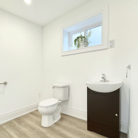 For Lease - 274 LINCOLN Street Unit# REAR, Welland, Ontario - Photo 2