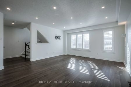 Property For Lease | W9053268 - Photo 5