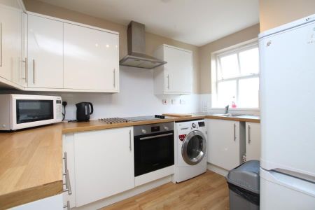 4 bedroom flat to rent - Photo 5