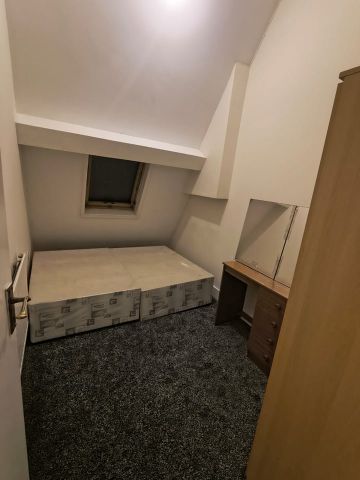 Room in a Shared House, Eastern Avenue, IG2 - Photo 2