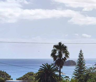 Charming Two-Storey 3-Bedroom Home in Palm Beach – $875/week - Photo 4