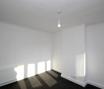 4 bedroom terraced house to rent - Photo 5