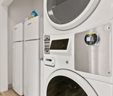 Brand new rooming house, modern & all bills included! - Photo 3