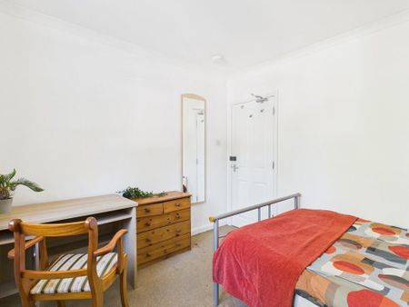 1 bedroom in a house share to rent - Photo 5