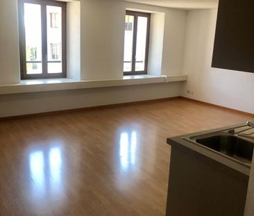 4 rooms in the heart of Martigny in a charming building - Photo 1