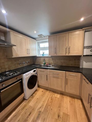 Room in a Shared House, With Private Bathroom, SE10 - Photo 3