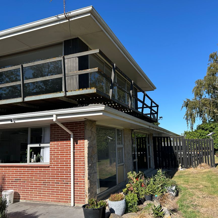 Five Bedrooms In Templeton - Photo 1