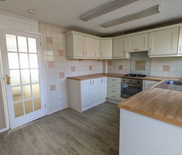 School Road - Photo 5