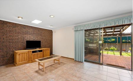 FAMILY HOME IN GREAT LOCATION - Photo 4