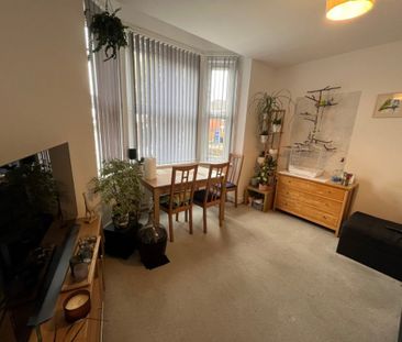 2 Bedroom Flat / Apartment - Leigh Road, Eastleigh - Photo 4