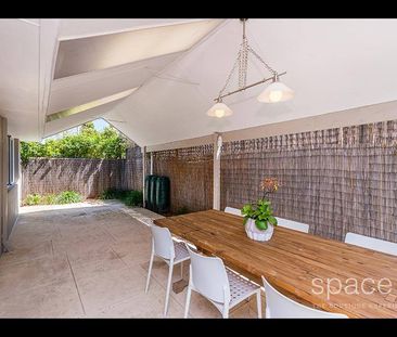 Private and secure unfurnished duplex home - Photo 4