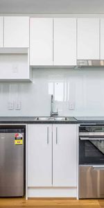 Modern One-Bedroom Apartment in Renovated City Building - Photo 4