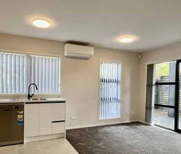 Modern 2BR Home in Mt. Wellington! - Photo 5