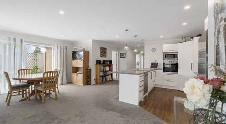 Modern 4 Bedroom Home In Westown - Photo 4