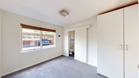 One bedroom apartment in sought after tree lined location! - Photo 3