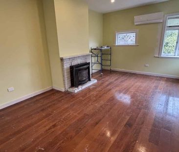 FOUR PLUS BEDROOMS - WEST END - Photo 2