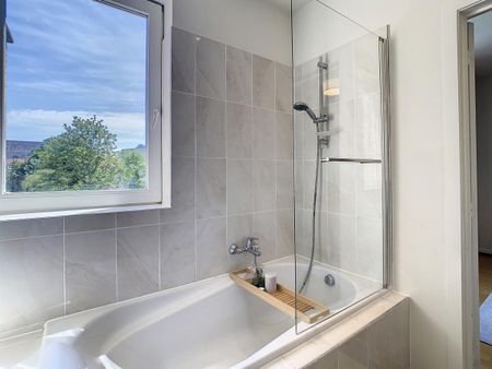 Louise/Châtelain: Beautiful furnished apartment + terrace - Photo 3