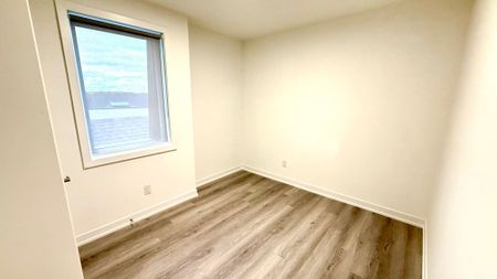 For Lease - 56B East Drive Unit# Unit 4, Toronto, Ontario - Photo 2