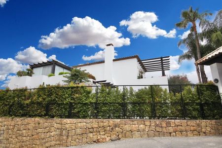 Luxury Villa for rent in The Golden Mile, Marbella, Andalusia - Photo 2