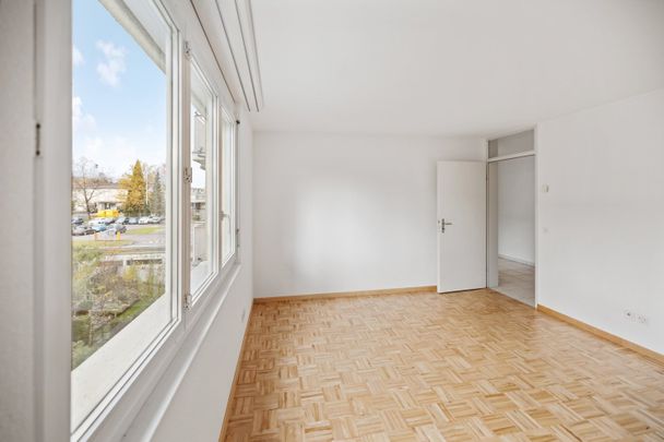 "Spacious 3.5-room apartment with plenty of storage space!" - Photo 1
