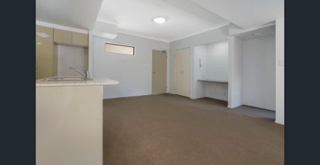 Spacious Two Bed Unit facing Park - Photo 2