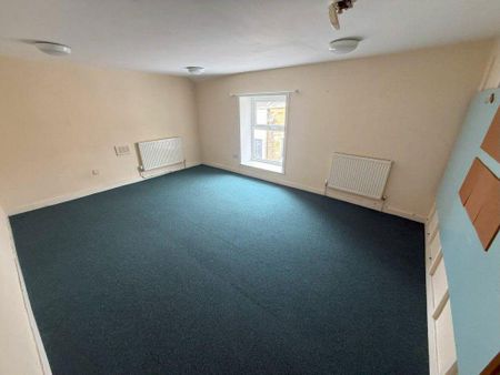 Terraced house to rent - Photo 2