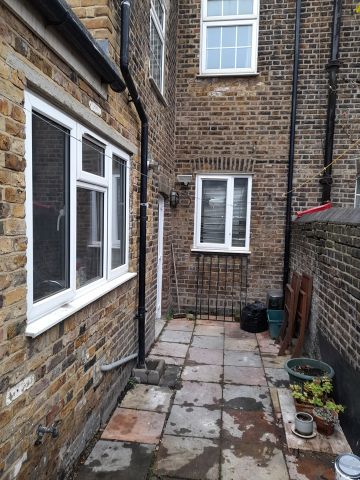 Room in a Shared House, Crewe Place, NW10 - Photo 2