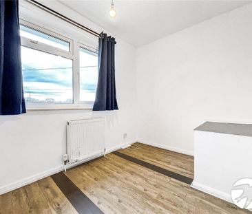 3 bedroom end of terrace house to rent - Photo 4