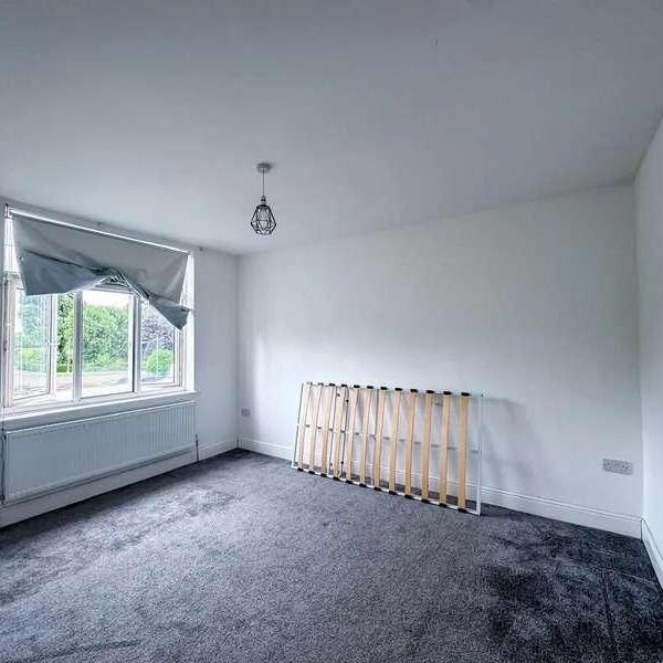 Westrow Drive, Barking, IG11 - Photo 1