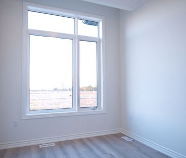 For Lease - 24 Kamper Avenue, Richmond Hill, Ontario - Photo 2