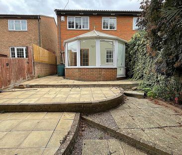 4 bedroom semi-detached house to rent - Photo 6