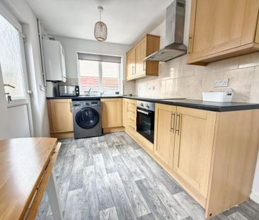 3 bedroom semi-detached house to rent - Photo 6