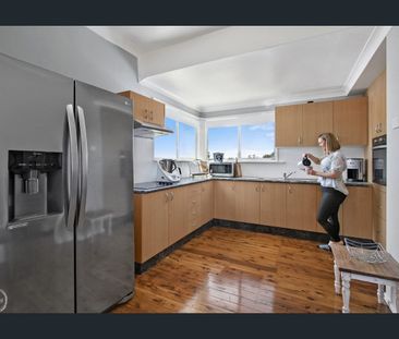 A COSY FOUR BEDROOM NEST - Photo 4