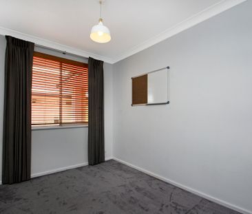 Charming Guildford Home - Photo 2