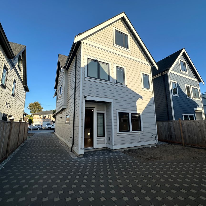 Executive Living: 4 Bedroom + Office Home W/ High End Finishes. Double Garage. - Photo 1