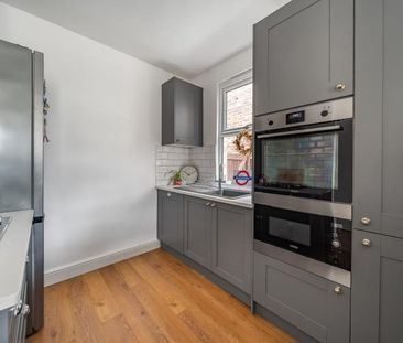 Caxton Gardens, Guildford, Surrey, GU2 - Photo 6