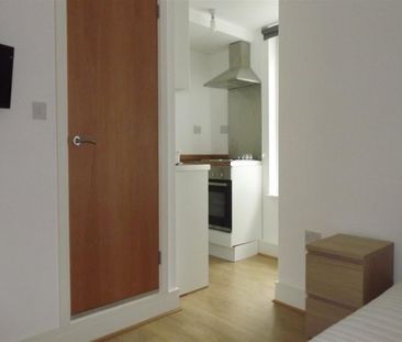 Room 2, 58 Brookhill Road, London - Photo 4