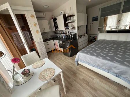 Pronájem moderního bytu 1+kk s balkonem a klimatizací (25 m - Photo 2