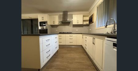 A spacious unit for rent which includes water and electricity usage - Photo 3