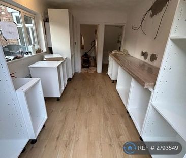 3 bedroom semi-detached house to rent - Photo 6